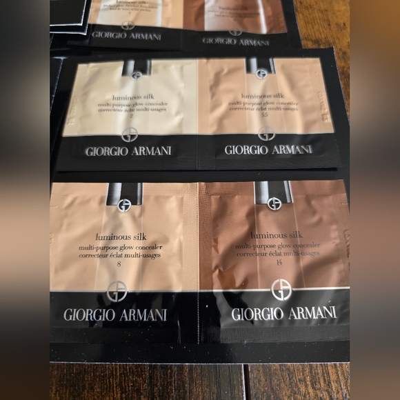 NIP! Giorgio Armani, Luminous Silk Glow Concealer/Flawless Foundation Samples - Picture 3 of 5